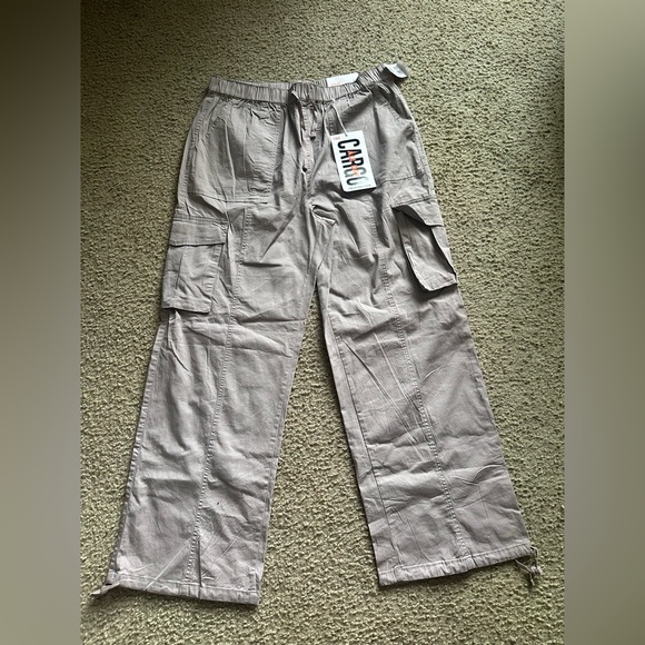YMI Silver Cloud Mid-Rise Cargo Women’s Pants Size L NWT - Picture 1 of 3